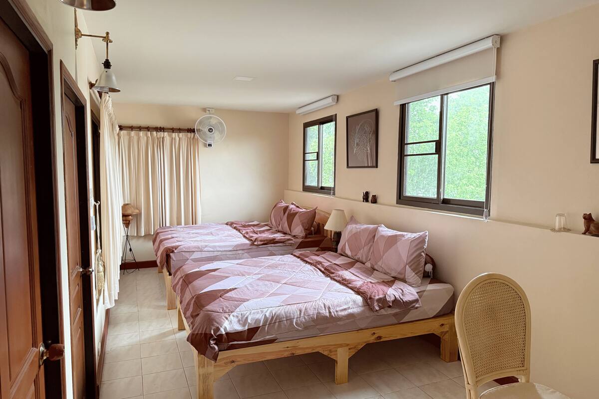 1 bedroom, blackout drapes, free WiFi