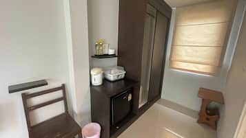 Caja de seguridad en la habitación y escritorio
