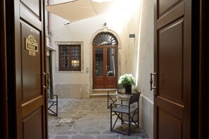 Property entrance - Residence La Fenice (Venice)