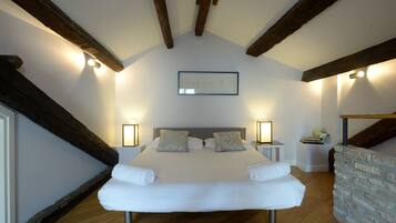 Allergikerbettwaren, Daunenbettdecken, Zimmersafe, Schreibtisch