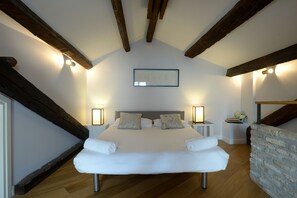 2 bedrooms, hypo-allergenic bedding, down duvets, in-room safe