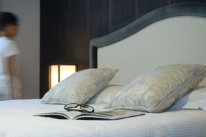 Hypo-allergenic bedding, down duvets, in-room safe, desk - Residence La Fenice (Venice)