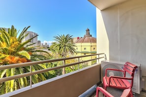 City Apartment, 1 King Bed with Sofa bed, Accessible | Terrace/patio