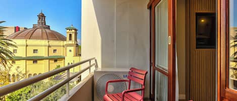 City Apartment, 1 King Bed with Sofa bed, Accessible | Terrace/patio