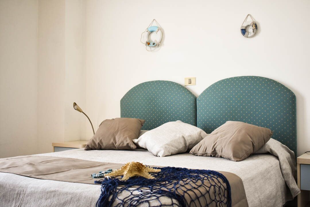 double or twin room, balcony | in-room safe, desk, bed sheets