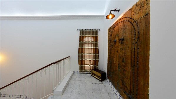 Villa Deluxe, 3 chambres, piscine privée | Coin séjour | Télévision à écran plat de 32 pouces avec chaînes par satellite