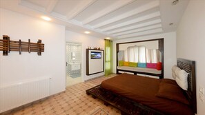 Deluxe Villa, 3 Bedrooms, Private Pool | 3 bedrooms, premium bedding, in-room safe, individually decorated - Villa Hanen (Hammamet)