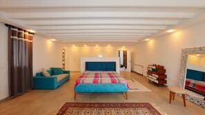Deluxe Villa, 3 Bedrooms, Private Pool | 3 bedrooms, premium bedding, in-room safe, individually decorated - Villa Hanen (Hammamet)