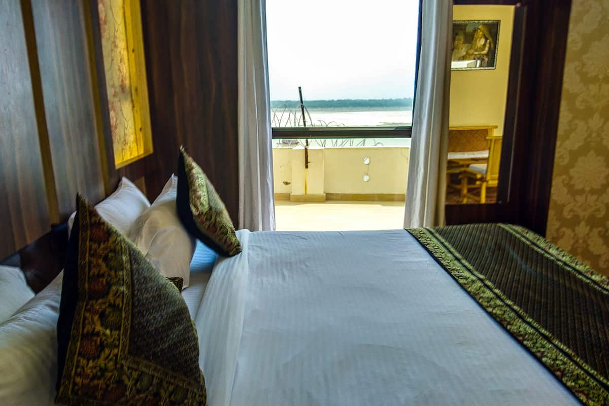 Habitación ejecutiva | 1 dormitorio, tabla de planchar con plancha, wifi gratis y ropa de cama