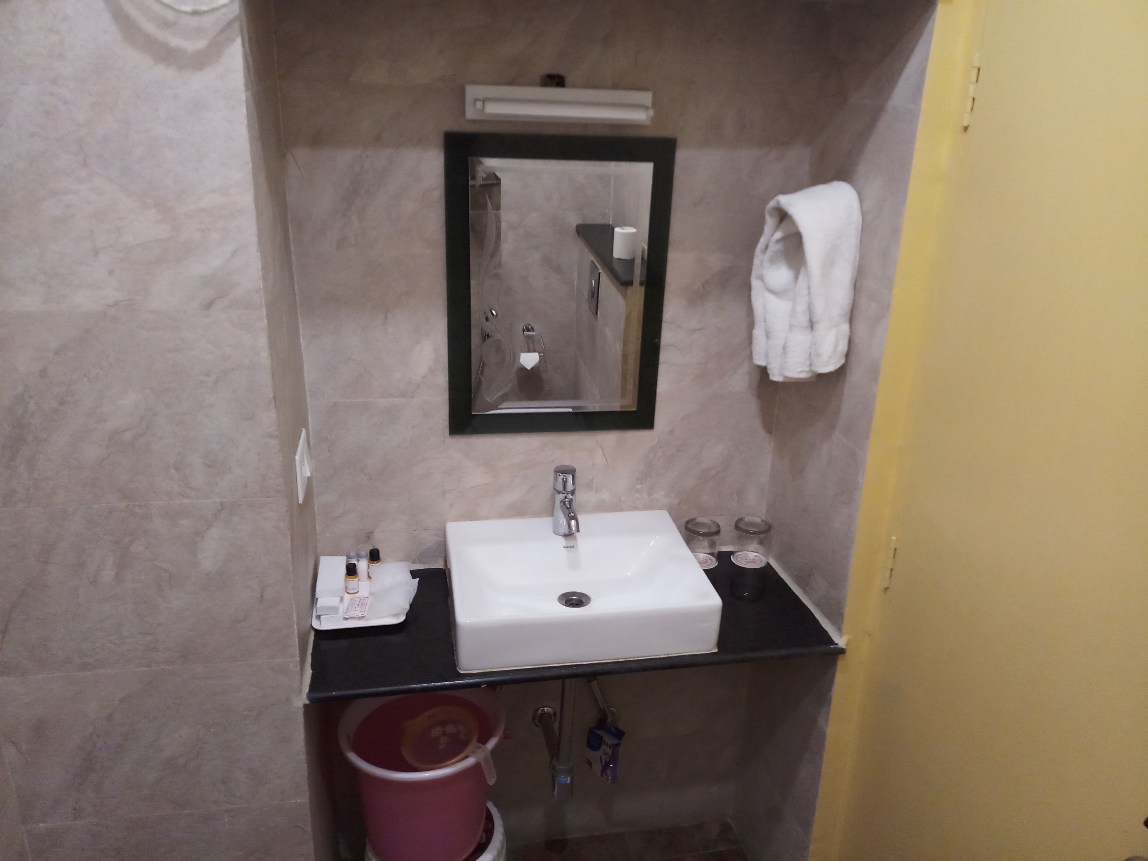 deluxe room, river view | bathroom | shower, free toiletries, towels