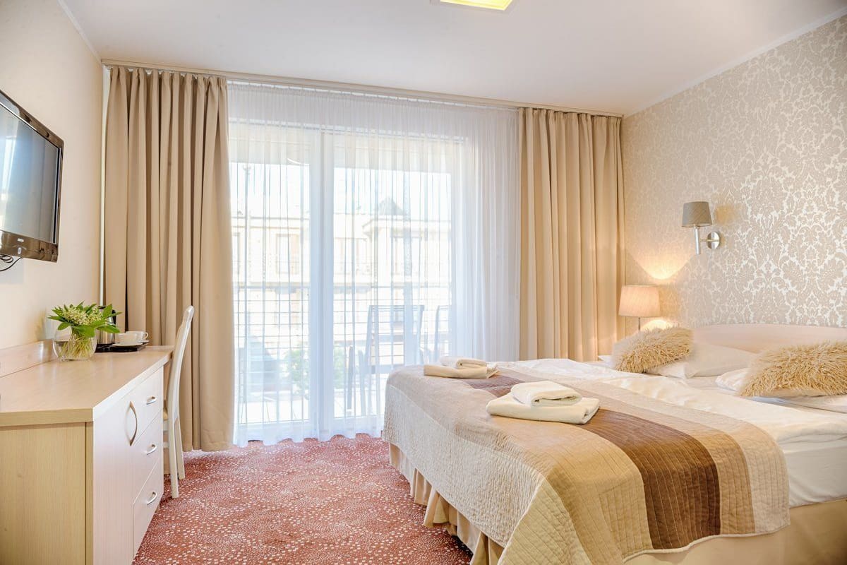 Double Room Single Use | Desk, iron/ironing board (on request), rollaway beds, free WiFi