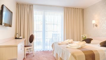 Double Room Single Use | Desk, iron/ironing board, rollaway beds, free WiFi