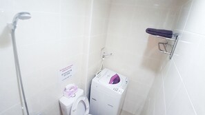 Basic Apartment, 1 Double Bed, Non Smoking | Bathroom | Shower, free toiletries, hair dryer, slippers - Ximen Comfortable Studio (Taipei)