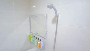 Basic Apartment, 1 Double Bed, Non Smoking | Bathroom shower