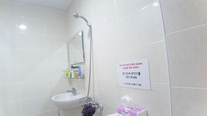 Basic Apartment, 1 Double Bed, Non Smoking | Bathroom | Shower, free toiletries, hair dryer, slippers - Ximen Comfortable Studio (Taipei)