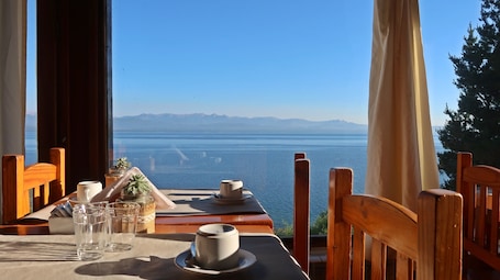 Free daily buffet breakfast. Hosteria Ventus Patagonia