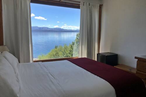 Quarto casal, 1 cama Queen, vista para o lago | Frigobar, cofres nos quartos, escrivaninha, Wi-Fi de cortesia