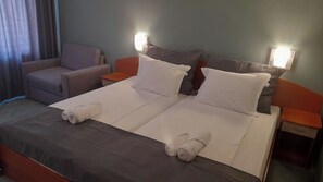 Desk, iron/ironing board, free WiFi, bed sheets - Hotel Saga (Ravda)