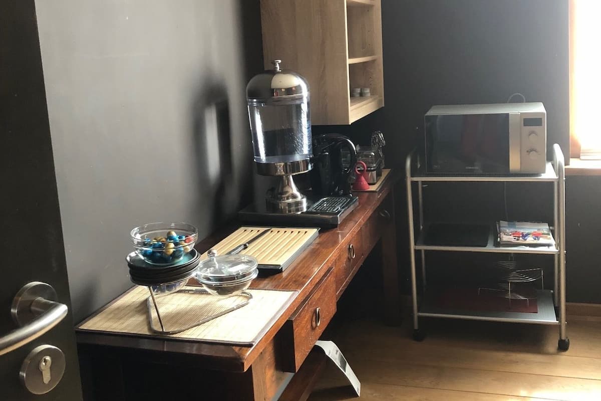 Basic Single Room, 1 Twin Bed | 1 bedroom, minibar, in-room safe, soundproofing