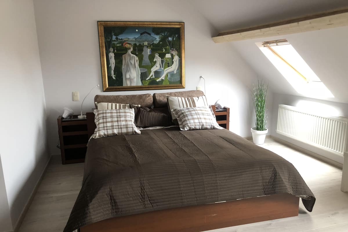 Suite Deluxe, 1 cama de matrimonio grande, no fumadores | 1 dormitorio, minibar, caja fuerte y sistema de insonorización