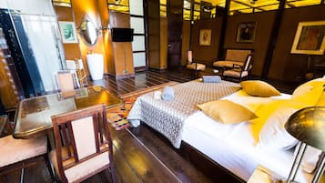 Luxury Double Room, 1 Queen Bed, City View, Executive Level | Egyptian cotton sheets, premium bedding, down comforters