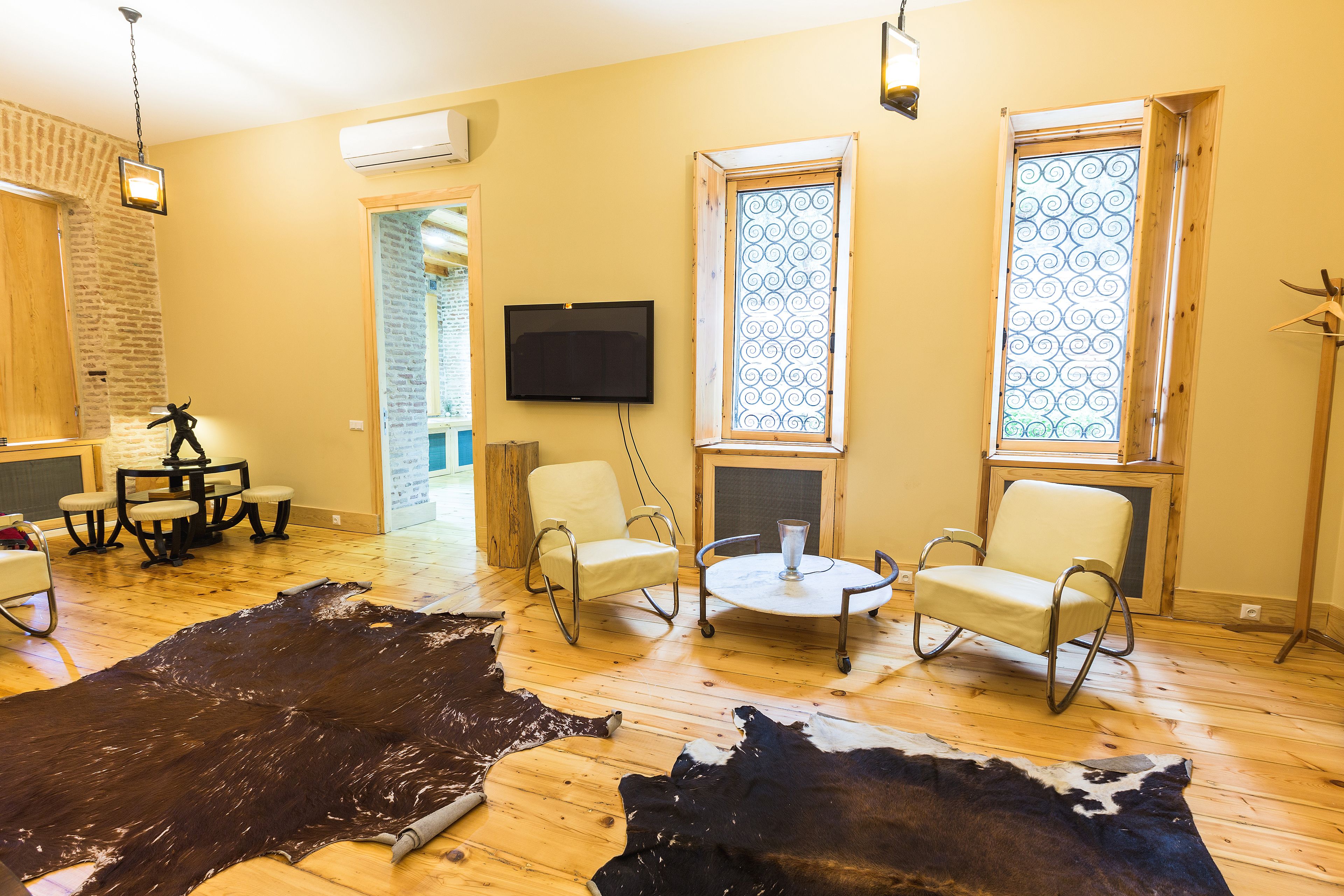 Habitación cuádruple de lujo, varias camas, vistas a la ciudad, planta ejecutiva | Sábanas de algodón egipcio y ropa de cama de alta calidad