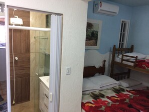 Bathroom - Suites da Ero - Hostel (Arraial do Cabo)