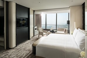 1 bedroom, premium bedding, down duvets, minibar - Jumeirah Nanjing Hotel (Nanjing)
