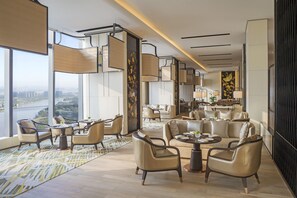 2 bars, bar à cocktails, lounge dans le hall