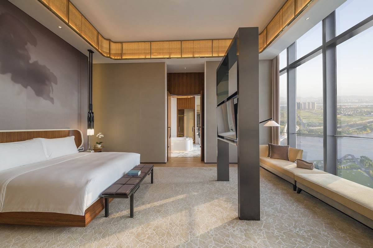 Suite presidencial | 1 dormitorio, ropa de cama de alta calidad, edredones de plumas