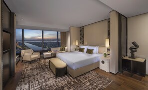 Deluxe Room, 1 King Bed | 1 bedroom, premium bedding, down comforters, minibar - Jumeirah Nanjing Hotel (Nanjing)