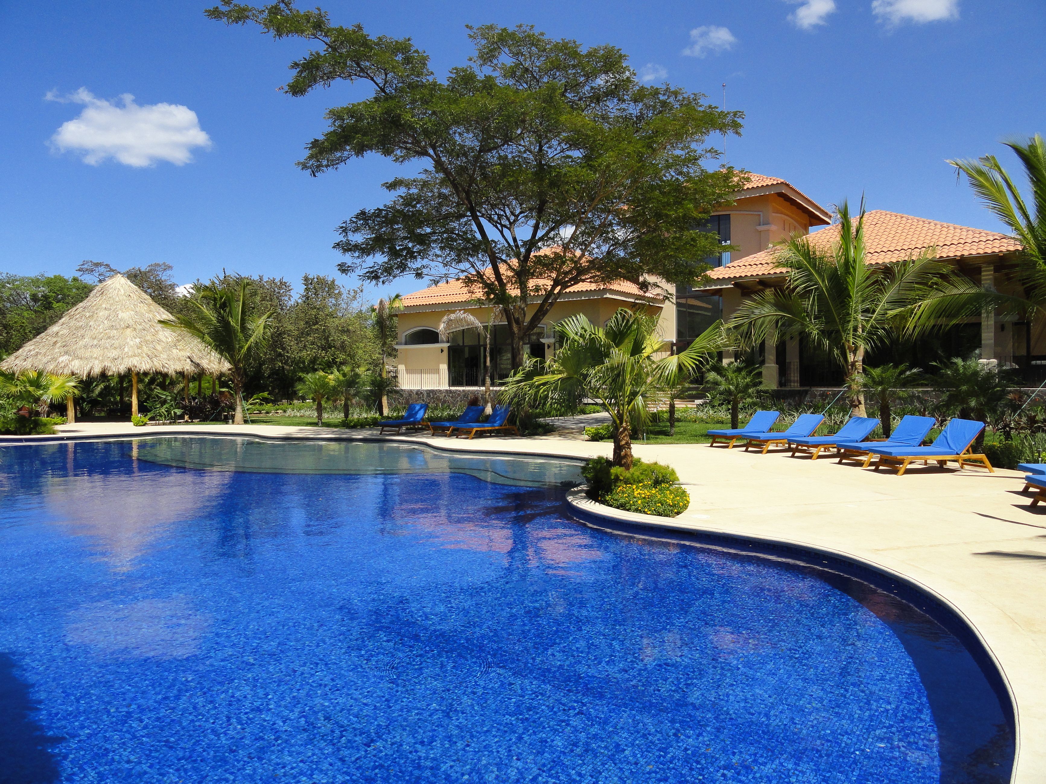 Hồ bơi ngoài trời 