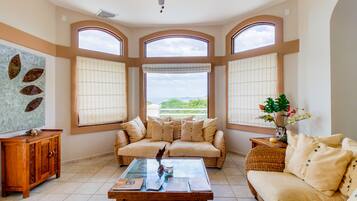 Vila Comfort, 5 kamar tidur, Bebas Asap Rokok | Area keluarga | TV layar datar