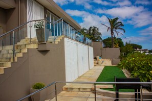 Front of property - House Havana Camps Bay (Cape Town)