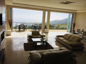 Coin salon dans le hall