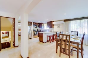 Romantic Apartment, 1 Bedroom, Non Smoking | In-room dining