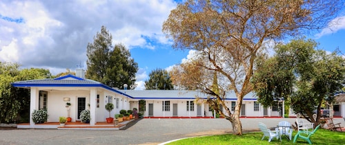 Colonial Motel and Serviced Apartments
