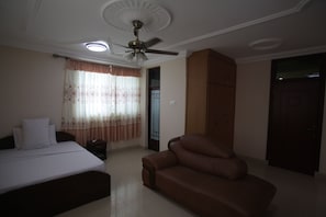 Suite Deluxe, balcón | Ropa de cama