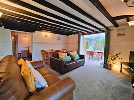 Apartment, 2 Bedrooms, Garden View (X3) | Living room | 32-inch Smart TV with digital channels, TV, Netflix