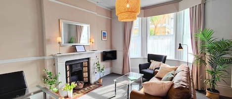Apartment, 1 Bedroom, Ground Floor | Living area