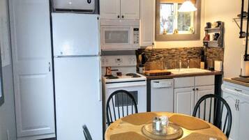 Family Cabin, 3 Bedrooms, Mountain View, Mountainside | Perincian bahagian dalam
