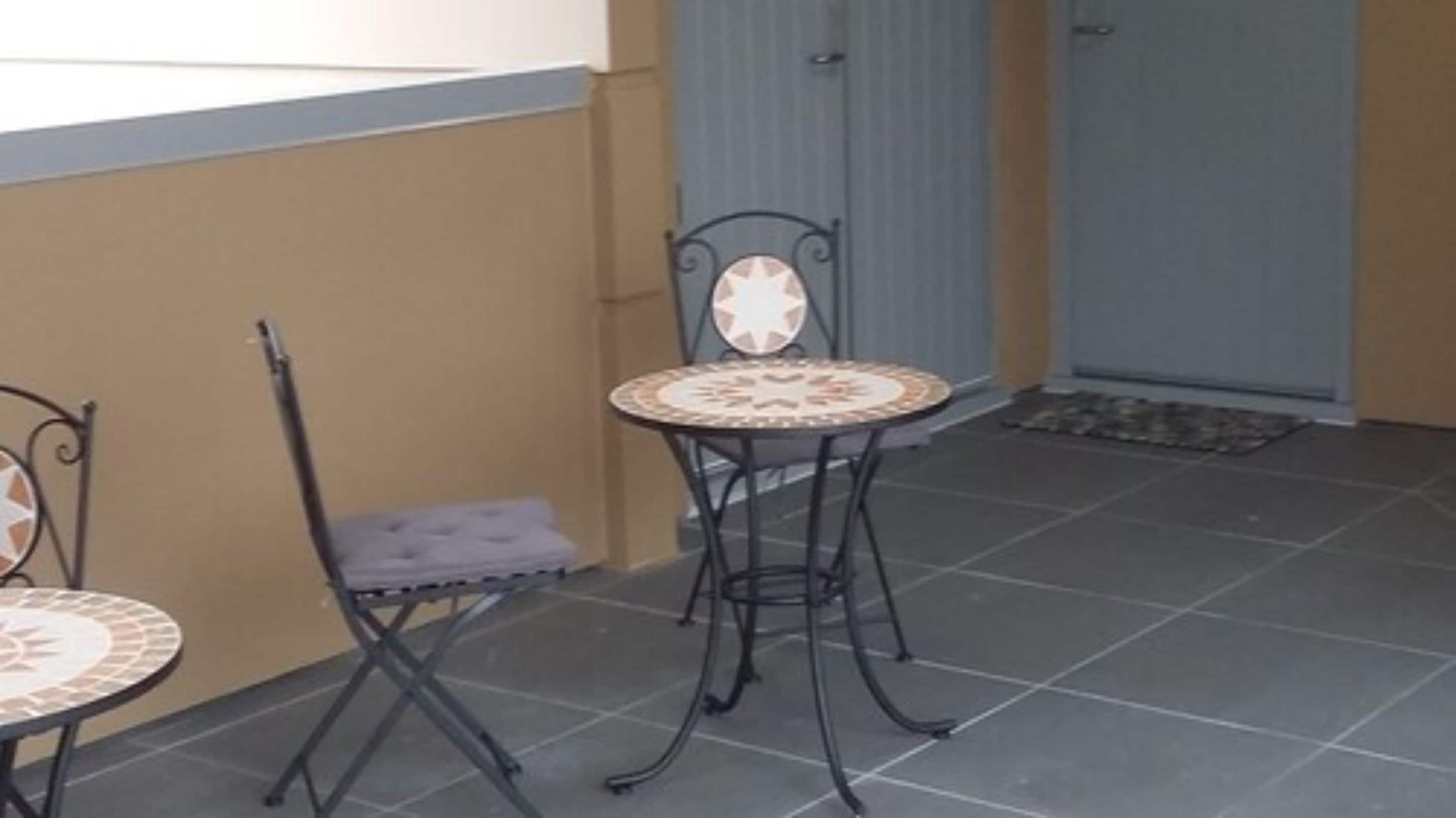 daily cooked-to-order breakfast for a fee