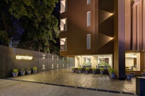 Free self-parking, free valet parking - Hotel Carrefour (Ahmedabad)