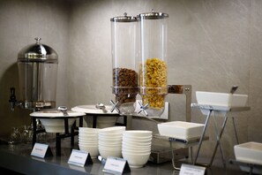 Breakfast area - Hotel Carrefour (Ahmedabad)