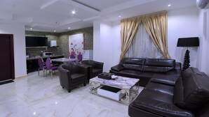 Flat-screen TV - Jawharat Layali (Jeddah)