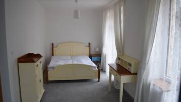 Deluxe Suite, 1 Bedroom, Balcony, River View | Langsir/tirai gelap terus, Wi-fi percuma, cadar katil
