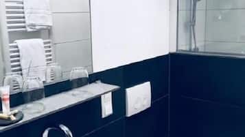 Comfort Double Room | Bathroom | Shower, hair dryer, towels