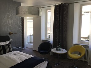 舒适双人房, 阳台 | 办公桌、免费 WiFi、床单