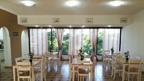 Daily continental breakfast for a fee - Golden Days (Rhodes)