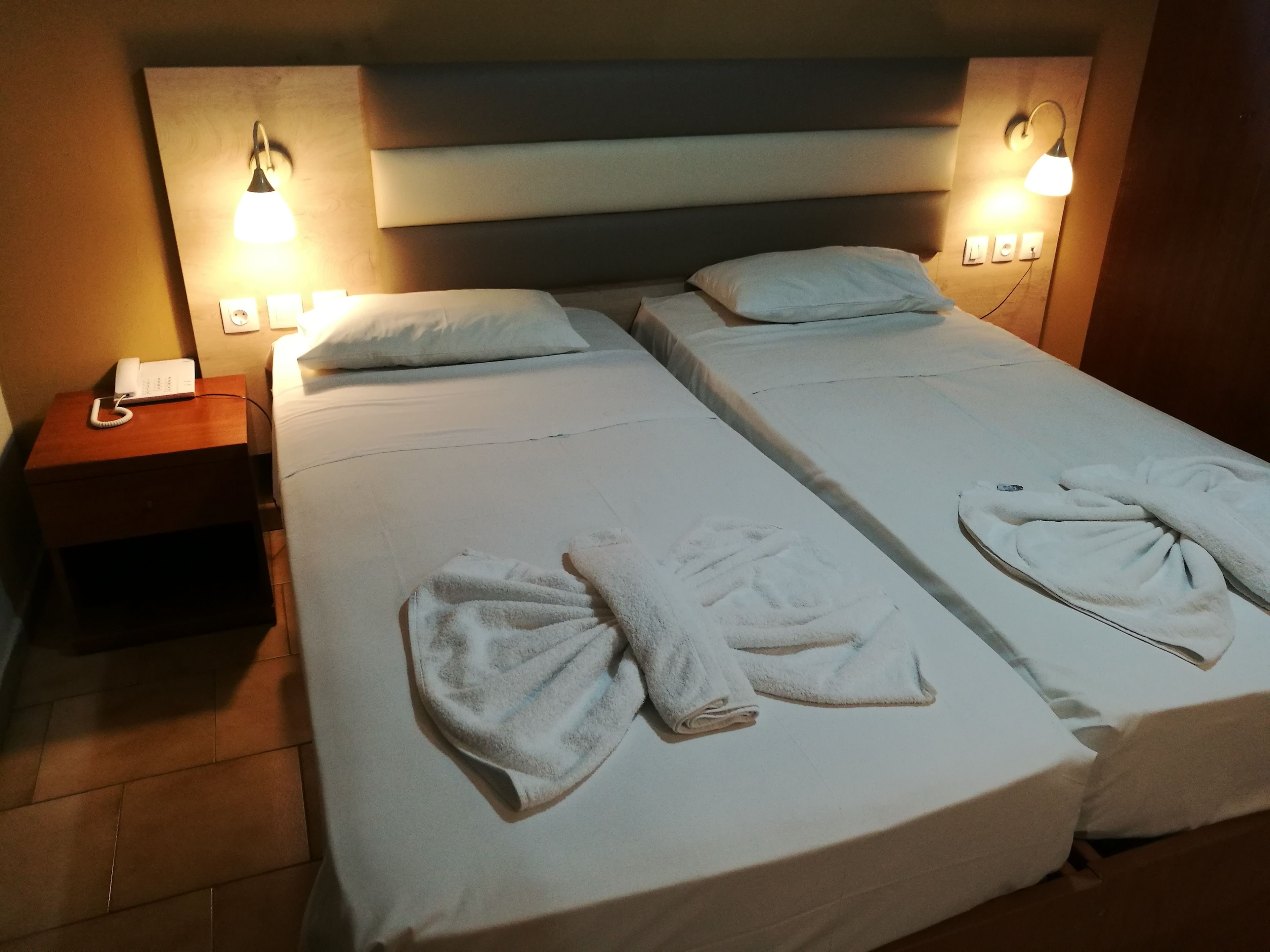 Basic Double or Twin Room | Iron/ironing board, free cribs/infant beds, WiFi, bed sheets